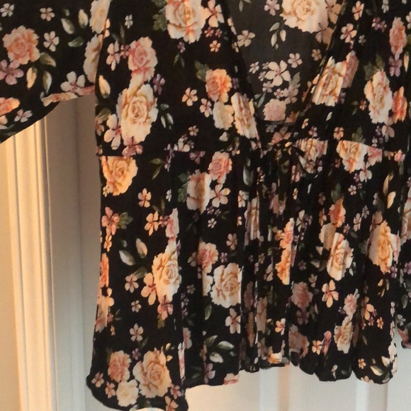 Tie front blouse - Picture 2 of 2